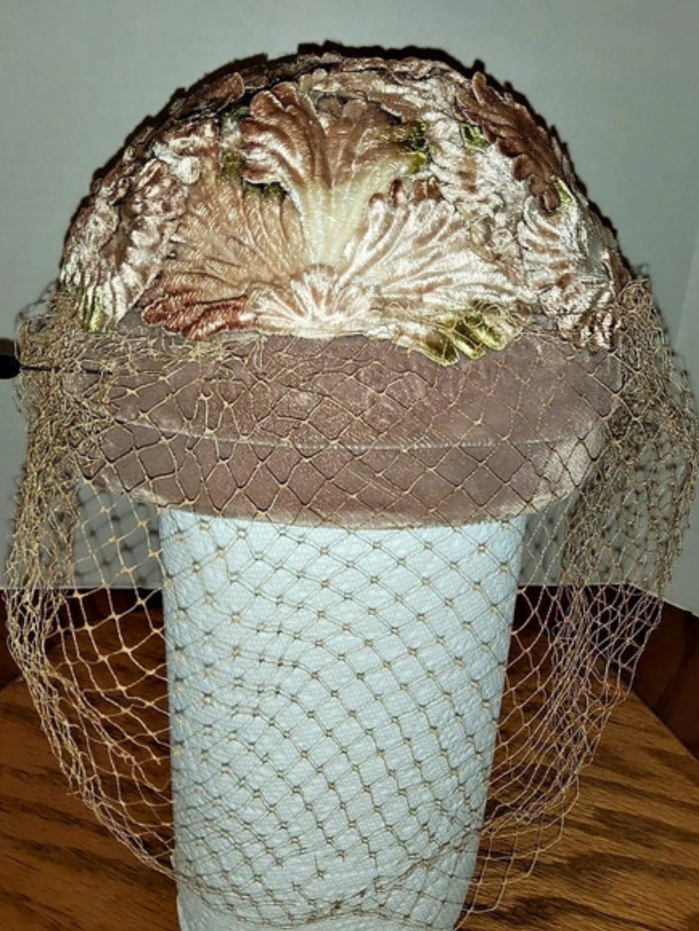 A Dianne Style Brown Velvet Pillbox Hat Fascinator Veil Hatpin Vintage 1950s